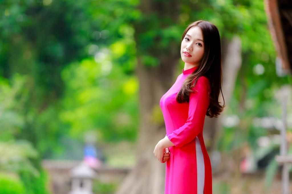 Trang phục biểu diễn Hồng Hạnh – cho thuê trang phục chụp ảnh tết với áo dài đẹp tại TP.HCM